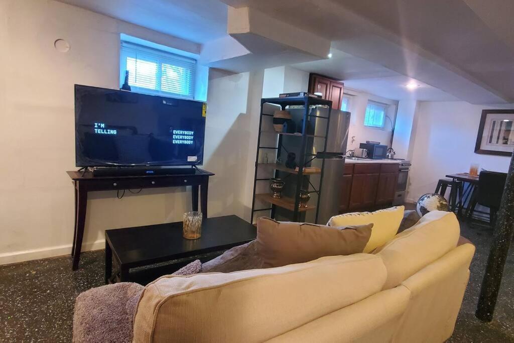 Cozy Studio; Lower Level Unit Nueva York